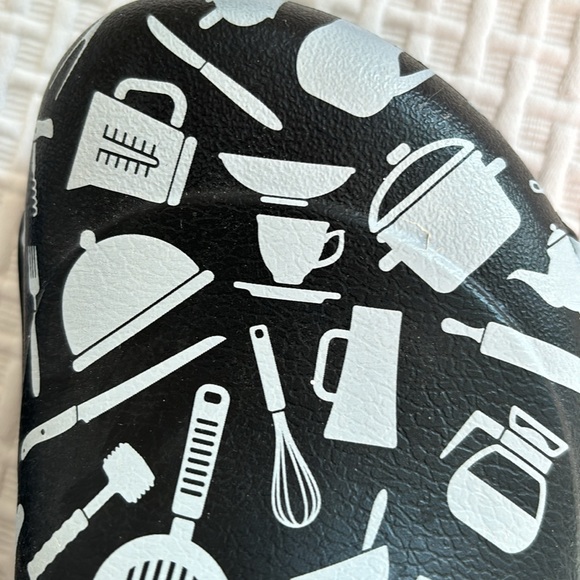 Crocs, Unisex, Adult, Kitchen Motif, size 8 W or 6 M. - Picture 5 of 6